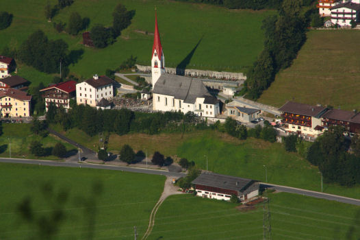 0302 Op weg naar Gerlosstein: Kerkje in Hippach