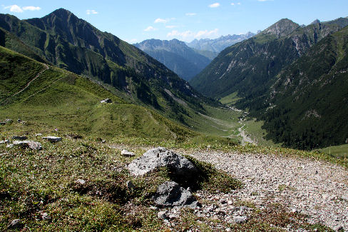 2010-De Anhalterhütte (2038m) in 't zicht