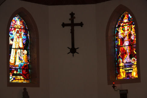 0612-De kerk met mooie glas in lood ramen