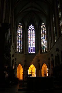 0805a-Een kijkje in de kerk: gebrandschilderde ramen