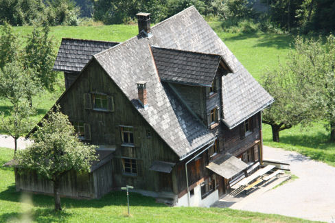 1815-Beneden ons een typisch Walserhaus